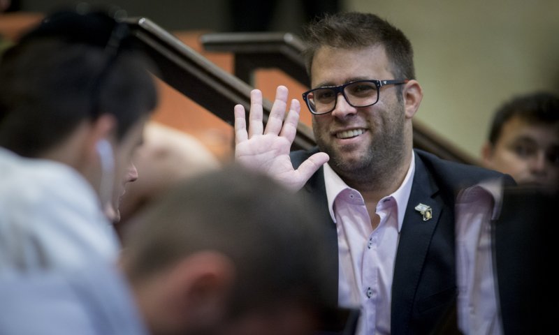 תגובה ראשונה בליכוד: חזן אינו יכול לשמש יותר כח״כ