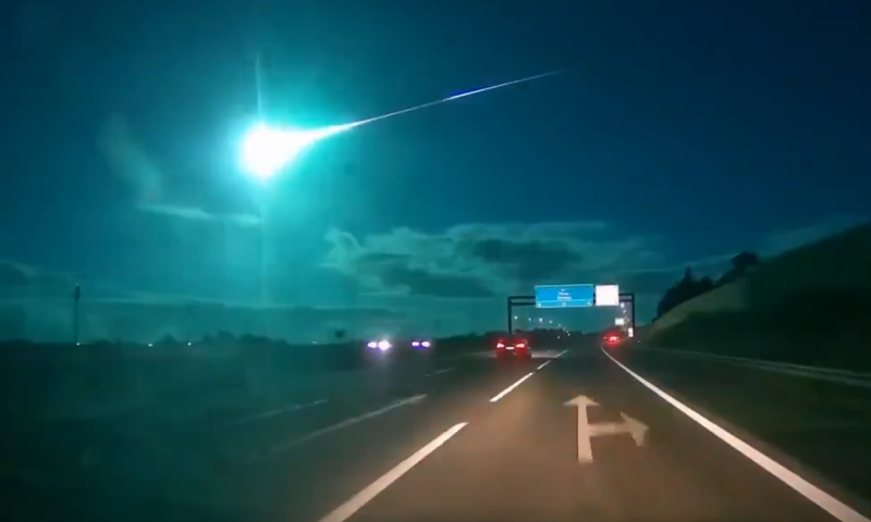 תיעוד דרמטי: מטאוריט האיר את שמי פורטוגל | צפו