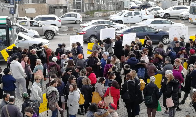 מאות עוסי"ם חוסמים את הכניסה לירושלים