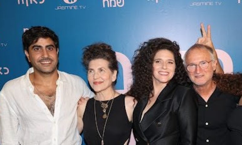 החברים מ"קופה ראשית" באו לפרגן: נועה קולר השיקה סדרה