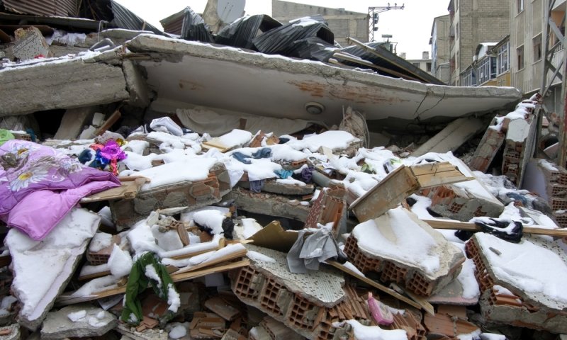 מעל 2,000 הרוגים בטורקיה וסוריה, עשרות אלפי פצועים