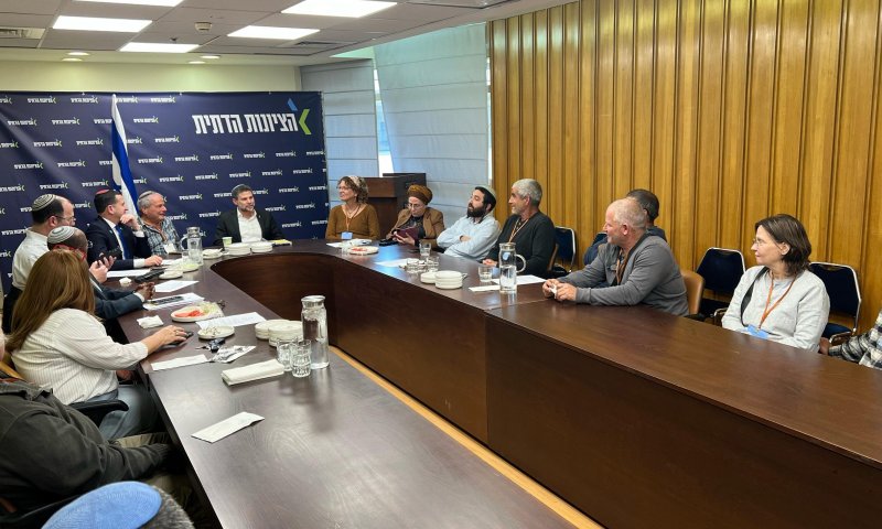 בעלי החוות התארחו בישיבת הציונות הדתית: "לא בושה ליישב"