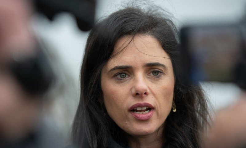 צפו: התפרעות במהלך נאומה של שקד