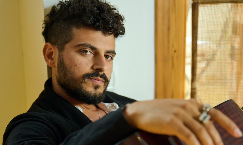 איבד את אימו, עכשיו הוא שר בשמה: דניאל וייס בשיר חדש