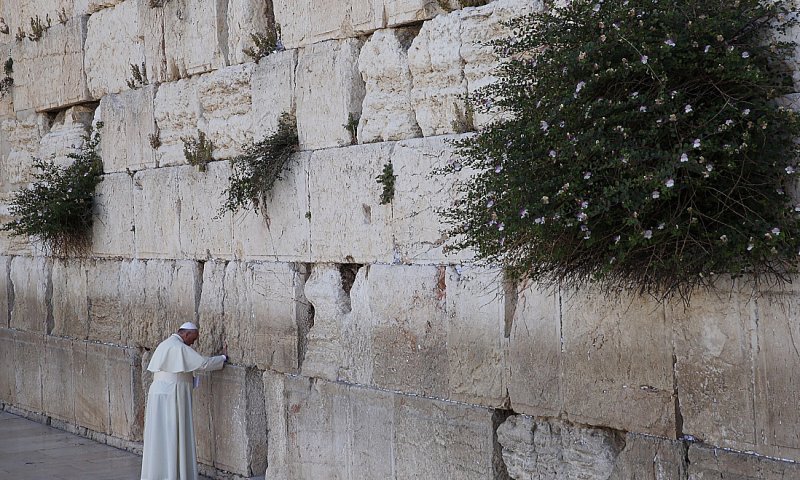 רב הכותל לאפיפיור: הילחם באנטישמיות