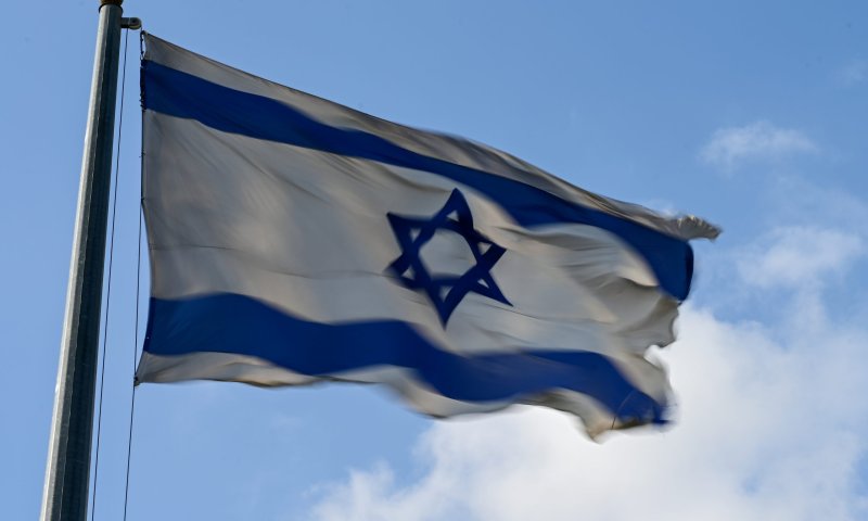 דגל ישראל הונף על בית בתוך רצועת עזה