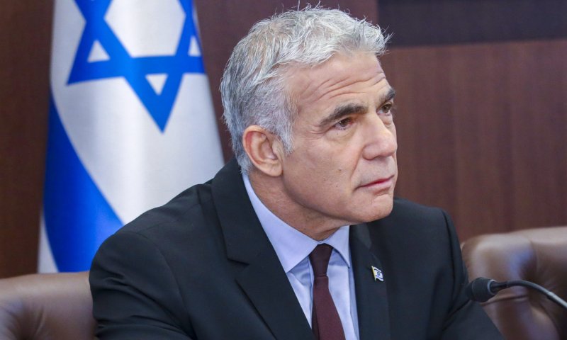 לפיד: שולח החלמה לפצוע, כוחות הביטחון פועלים