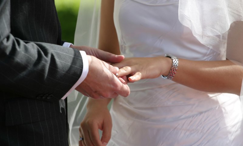 עבר בטרומית: איסור לרבנים לגבות כסף על חופות