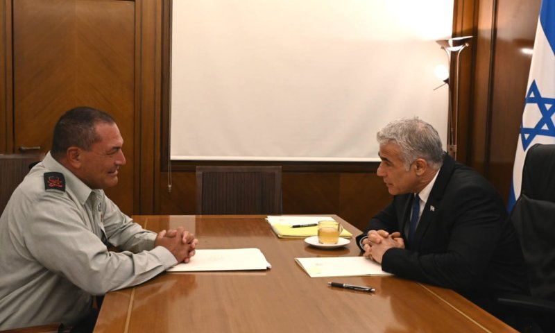 לפיד נפגש עם 2 המועמדים לתפקיד הרמטכ"ל