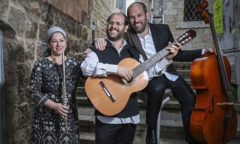 צפו: ריקה רזאל סוגרת מעגל עם הלהקה המשפחתית