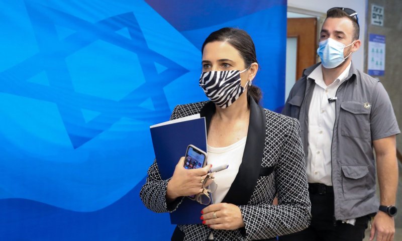 מגעים מפתיעים בין איילת שקד לשמחה רוטמן