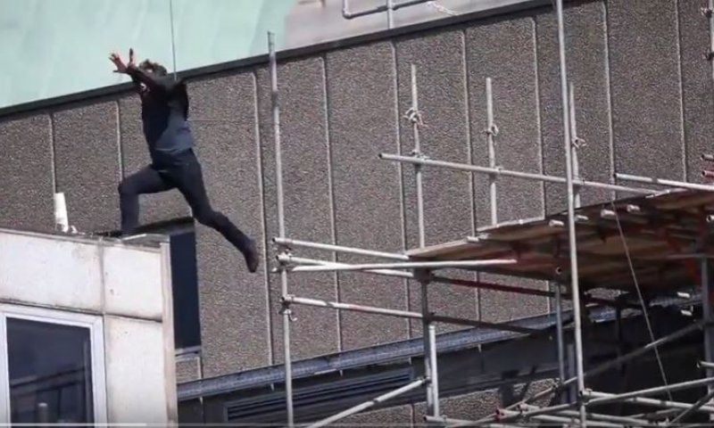 אאוץ': טום קרוז נפל כשצילם פעלול לסרט חדש