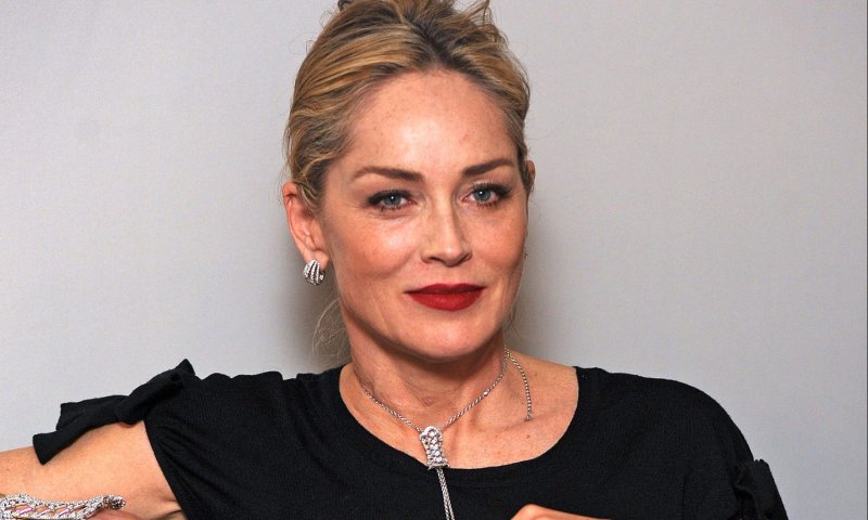 השחקנית שרון סטון חושפת שעברה 9 הפלות טבעיות