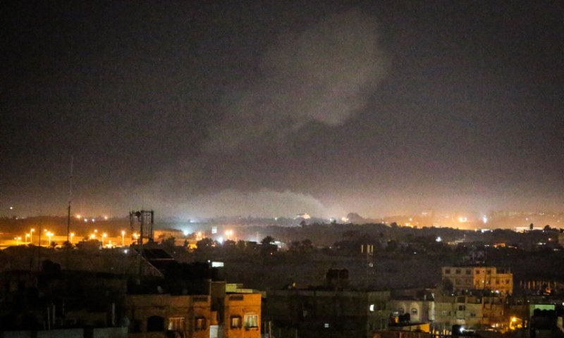 תנועת הרכבות הופסקה; עשרות כבישים נחסמו