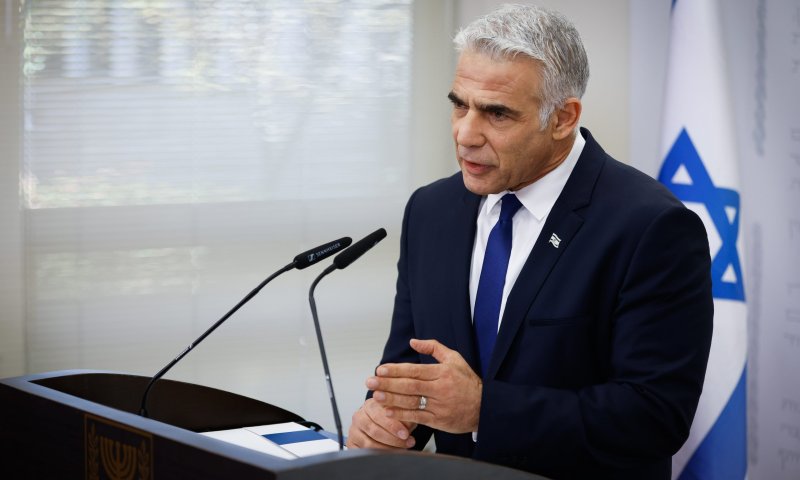 בכיר בקואליציה:"לפיד נלחם לטובת החוק של אמסלם"