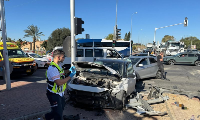 5 פצועים בתאונת דרכים בכניסה לשדרות