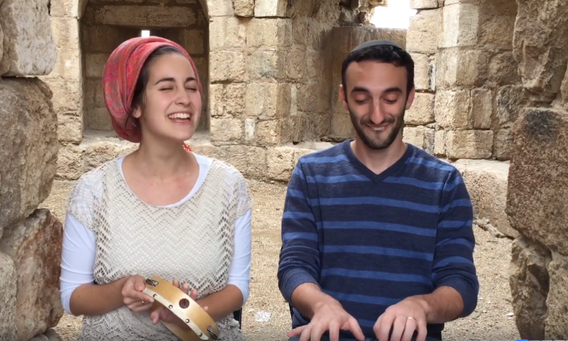 צפו: יונינה במאש-אפ חנוכה חגיגי