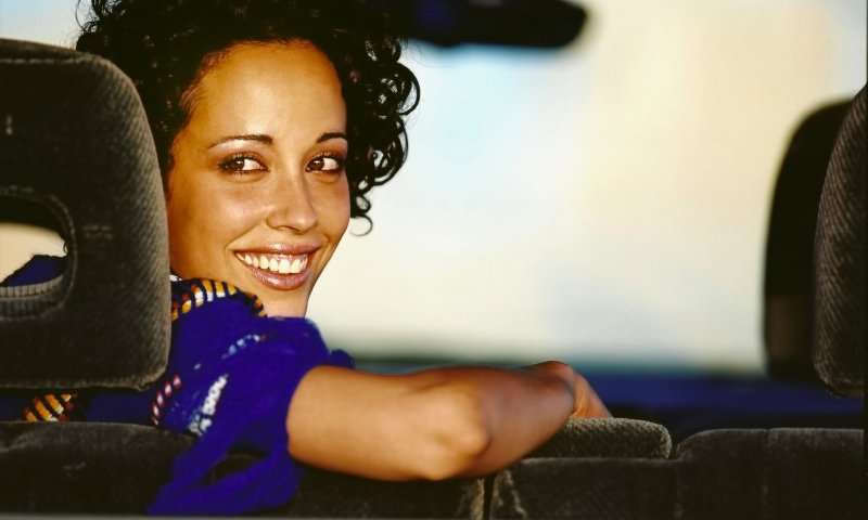 צפו: עדן הראל מדברת על התקרבותה למצוות