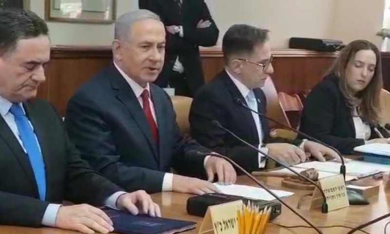 נתניהו נגד גנץ: "טרמפיסט שמנסה לעלות על הגל"