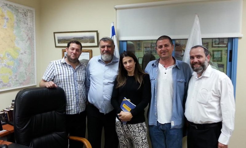 מגישת הטלויזיה מירי נבו ביקרה בשומרון