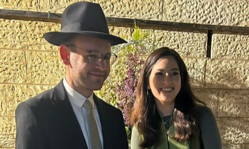 העיתונאי החרדי התארס עם היועצת של השר הסרוג