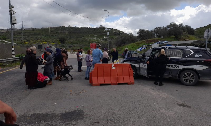נגד החלטת צה"ל: מפגינים חוסמים את מעבר גי'ת