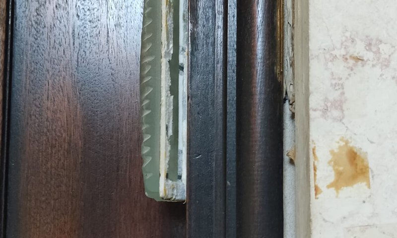 מזוזות נתלשו מעשרות בתים בשכונת טלביה היוקרתית