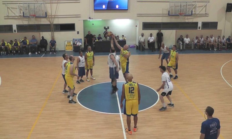 ותיקי מכבי ת"א עשו כבוד למלאכי רוזנפלד הי"ד