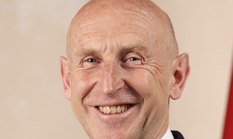 בצל המתיחות: שר ההגנה הבריטי הגיע לביקור בישראל