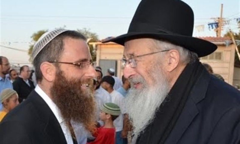 בתפוח הכתירו את רב הישוב; הרב טאו בא לחלוק כבוד