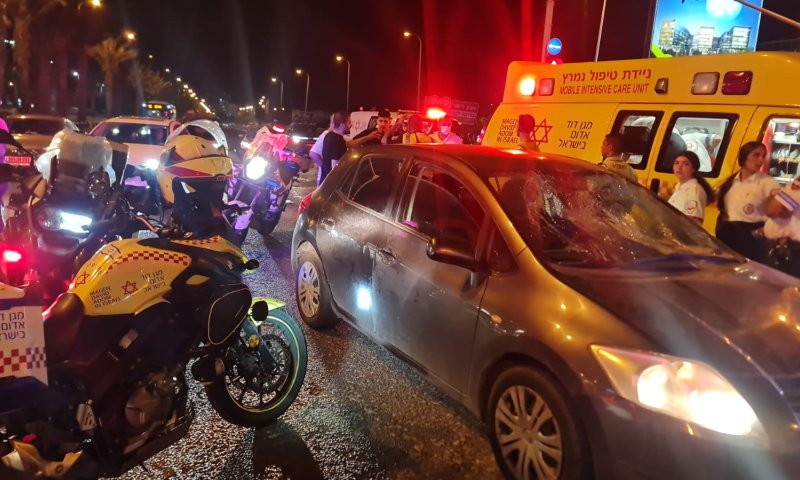 סמי עופר: הולך רגל בן 60 נפצע אנוש בתאונת דרכים