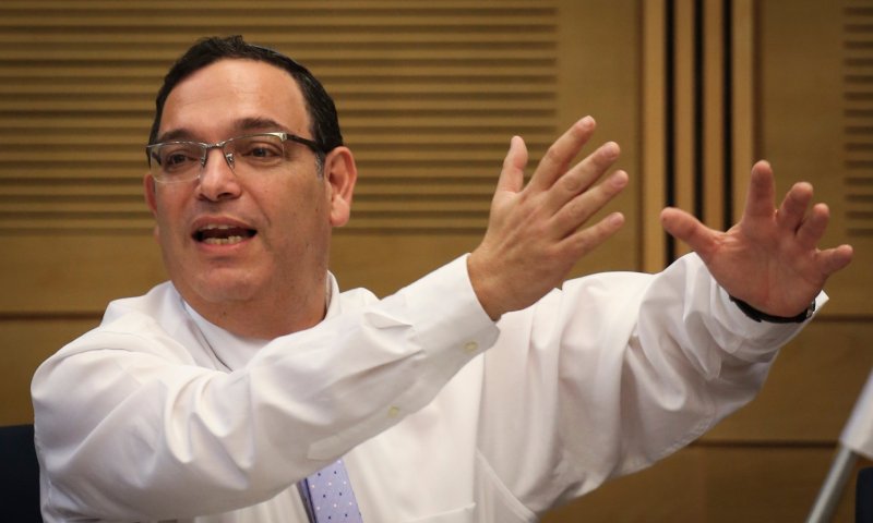 הרב פירון ערך חופה; אישה בירכה בשבע ברכות