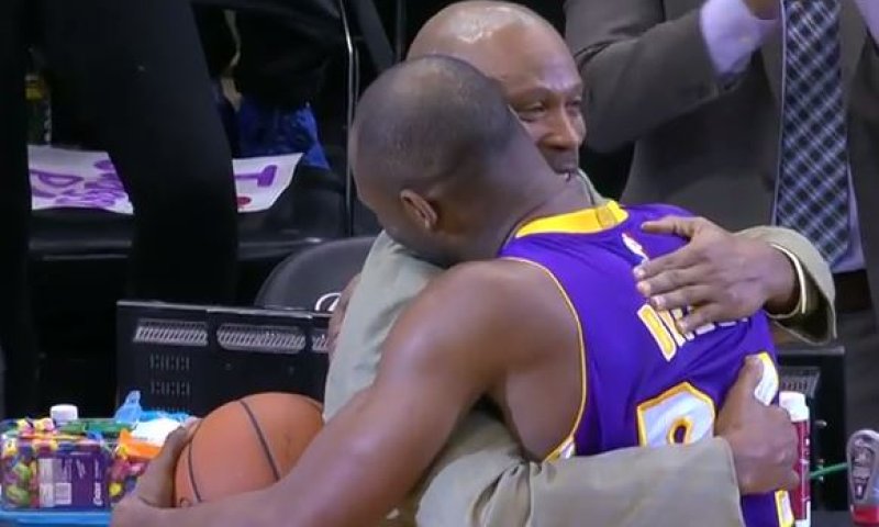 צפו: קובי בראיינט עובר את מייקל ג'ורדן