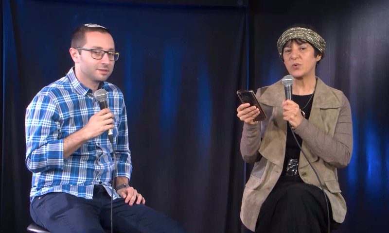 לכבוד חג החנוכה: שוש נגר בברכה לילדי החמ"ד &bull; צפו