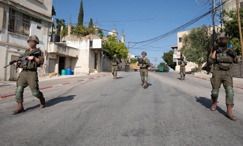 החזית הפלסטינית: חמישה גדודים פלשו לשכם, 7 מבוקשים נעצרו