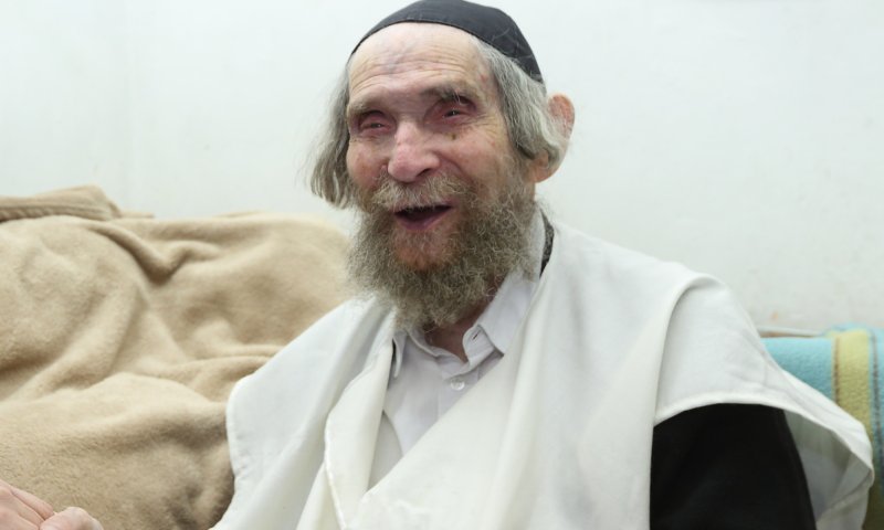 הרב שטיינמן פונה לבית החולים. מצבו יציב