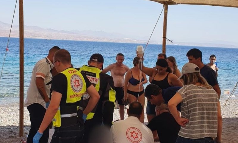 ניסיונות להציל צעיר שטבע בחוף מגדלור באילת
