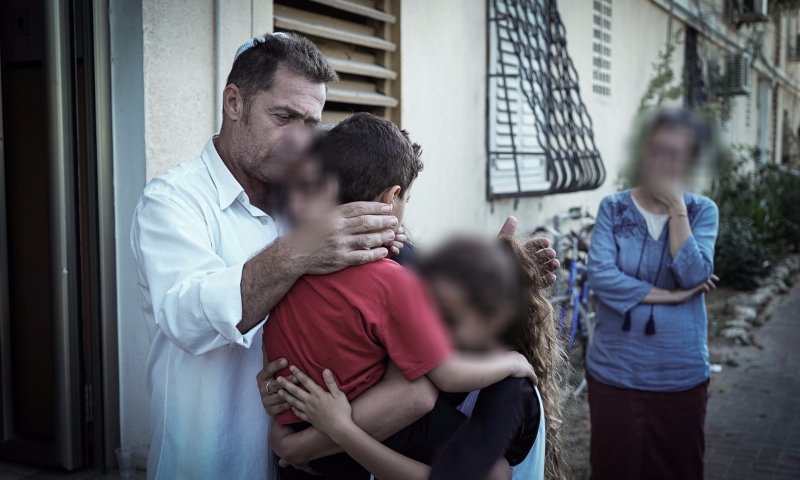 שעות אחרונות: מצילים את הבנות וזוכים בספר תורה