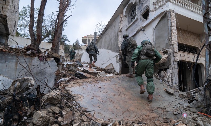 "חפרנו מנהרה בידיים כדי לחלץ אותם משם"