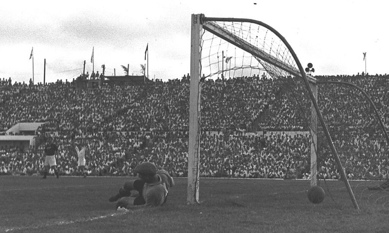 עישן, שיחק הוקי והיה שוער אגדי: 96 שנה להולדתו של לב יאשין