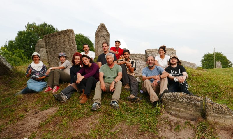 משלחת סטודנטים מהרצוג חשפה קברים עתיקים באוקראינה