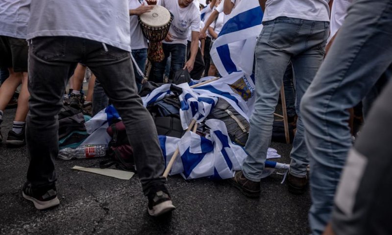 כנערה השתתפתי בריקוד דגלים, היום אין לי חלק בו