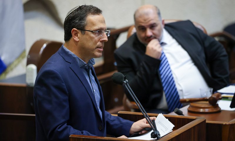 עוקף כהנא: קינלי מעלה חוק גיור על ידי רבני ערים