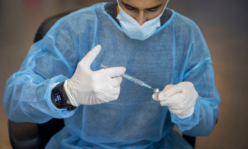 אדלשטיין הורה לעצור את הקצאת החיסונים לאיכילוב