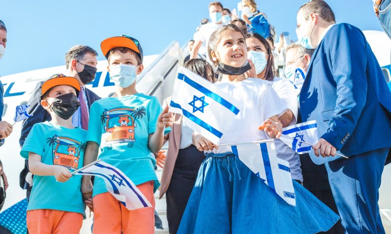 עונת העלייה נפתחה: 160 עולים הגיעו לישראל מצרפת