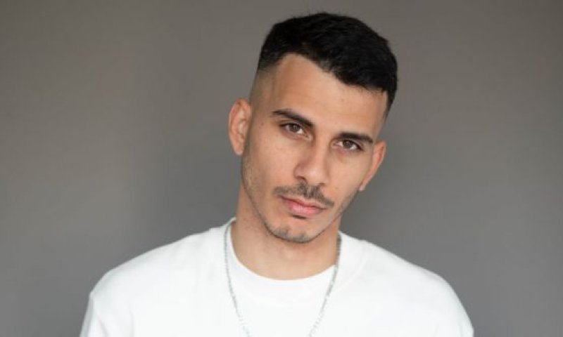 יום הולדת שמח: עשרה דברים שלא ידעתם על הזמר אבי אברומי