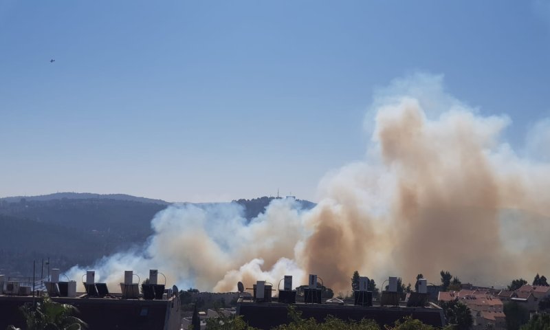 שריפת ענק במבשרת ציון: החל פינוי תושבים מקו האש