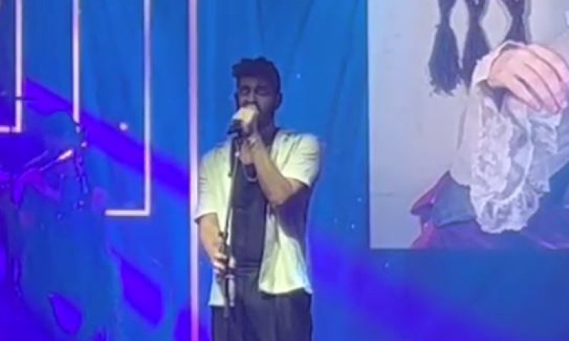 צפו: המחווה לצביקה פיק בטקס פרסי אקו"ם