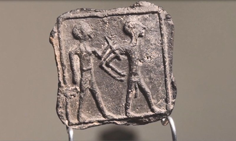 "ממצא נדיר": בן 6 מצא לוחית עתיקה בת 3500 שנה