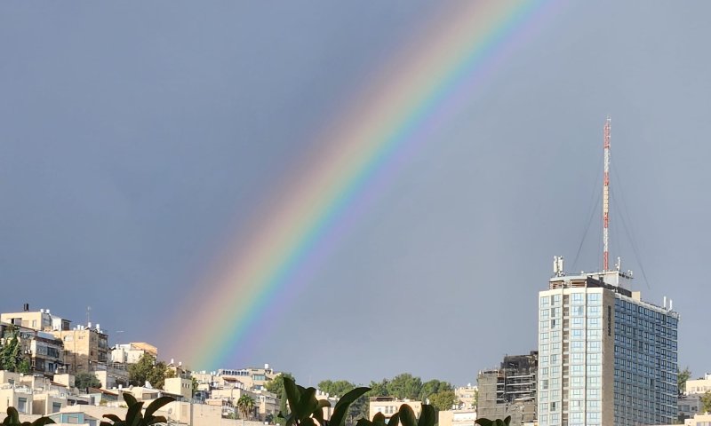 תמונת היום: קשת מרהיבה מעל שכונת בית וגן בירושלים
